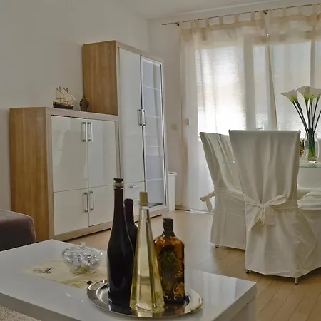 Apartment Roma *